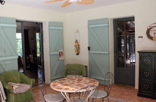 La Capelle-et-Masmolene Villa | pink villa near Uzes