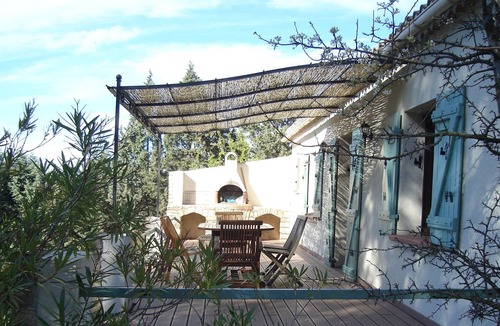 La Capelle-et-Masmolene Villa | pink villa near Uzes