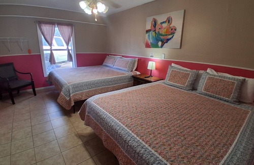 Buchanan Dam Cabin | PINKIE PIE SUITE AT THE HCLnWELCOMES ALL