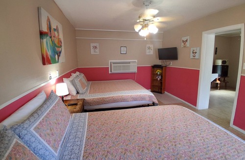 Buchanan Dam Cabin | PINKIE PIE SUITE AT THE HCLnWELCOMES ALL