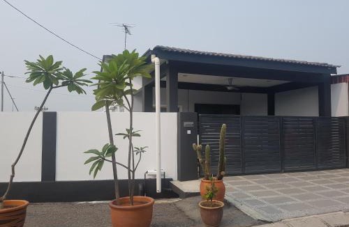 Kampung Changkat Karah House | PINKY VILLA