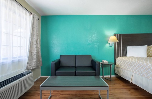 West San Antonio Hotel | Pinn Road Inn and Suites