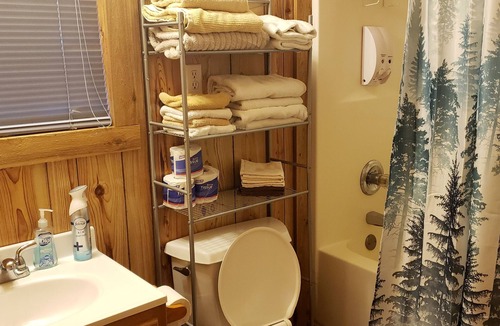 Hornbeak Cabin | Pintail Lodge. Fishing and Hunting Efficiency Lodge.