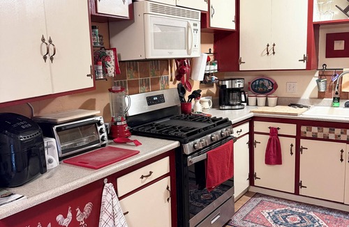 Sierra Tract House | Pinter Pines, Your Cozy Midtown Retreat | CYH0822