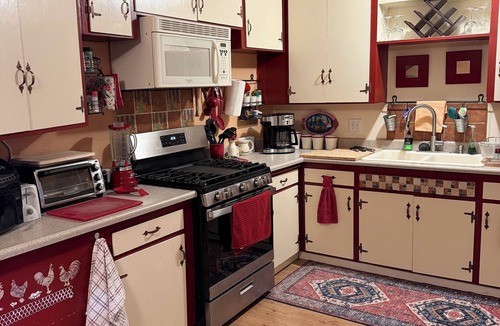 Sierra Tract House | Pinter Pines, Your Cozy Midtown Retreat | CYH0822