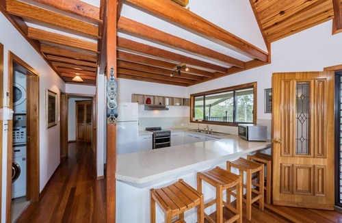 Possum Brush House | Pioneer cottage with panoramic valley views.