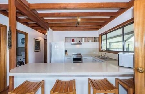 Possum Brush House | Pioneer cottage with panoramic valley views.