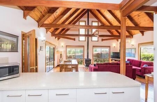 Possum Brush House | Pioneer cottage with panoramic valley views.