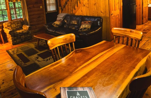 South Bloomingville Cabin | Pioneer - Hosted by The Chalets