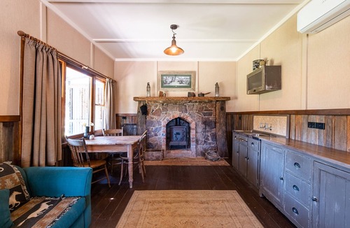 Boorolite Cottage | Pioneer Hut - Step back in time