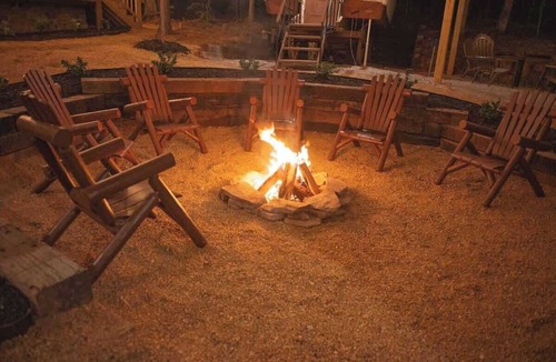 Benton House | Pioneer luxury glamping wagon by the Ocoee