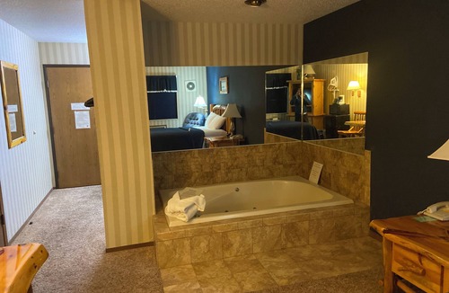 Westfield Hotel | Pioneer Motor inn