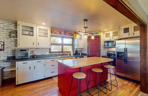 Del Norte House | Pioneer Ridge Main House