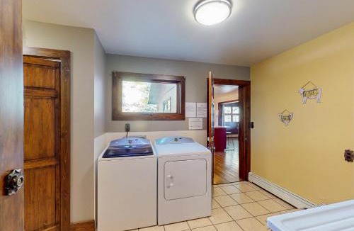Del Norte House | Pioneer Ridge Main House