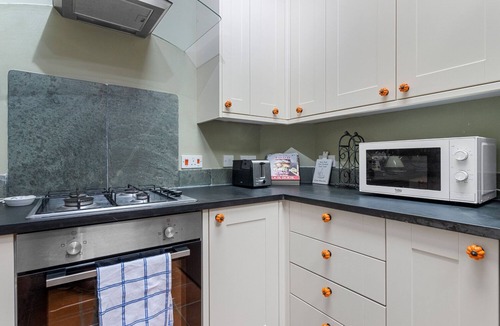 Exeter Cottage | Pip's Cottage by Staytor Accommodation