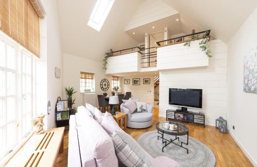 Milton Abbas House | Pip's Hideaway