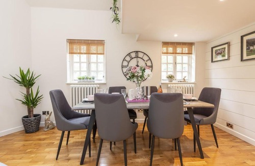 Milton Abbas House | Pip's Hideaway