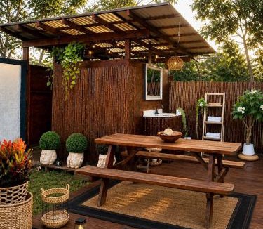 Haleiwa House | Pipeline Tropical Bungalow