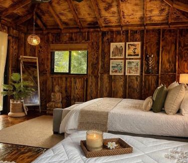 Haleiwa House | Pipeline Tropical Bungalow