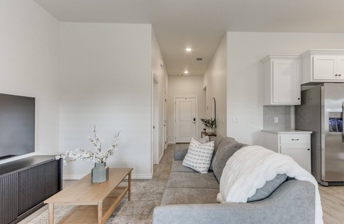 Moore House | Piper Place | A Modern Stay in Moore