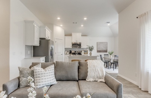 Moore House | Piper Place | A Modern Stay in Moore