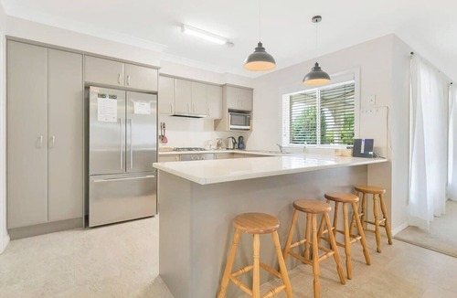 Bathurst Apartment | Piper St - Sleek & Stylish, CBD, Wi-Fi