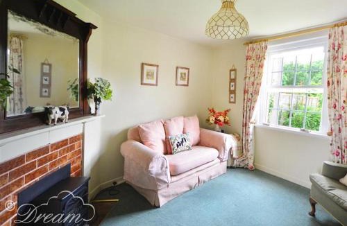 Evershot House | Pippins