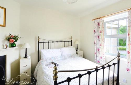 Evershot House | Pippins