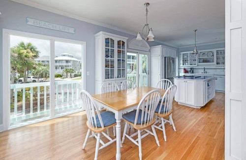 Oceanmarsh Subdivision House | Pirate's Den - Charming Getaway on Harbor!