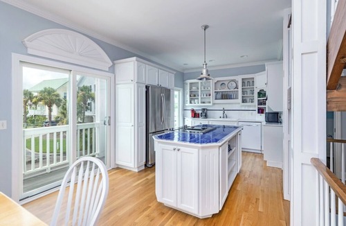 Oceanmarsh Subdivision House | Pirate's Den - Charming Getaway on Harbor!