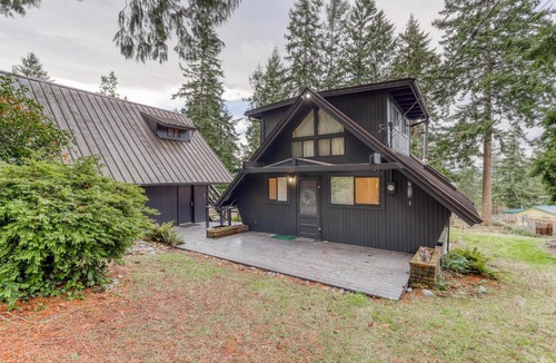 Freeland House | Pirate's Landing