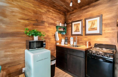 Grayland Hotel | Pirate Themed Room | Fast WiFi