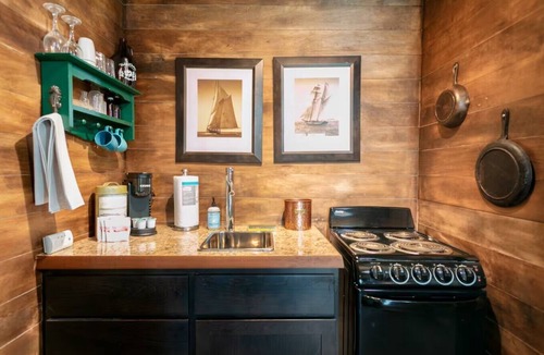 Grayland Hotel | Pirate Themed Room | Fast WiFi