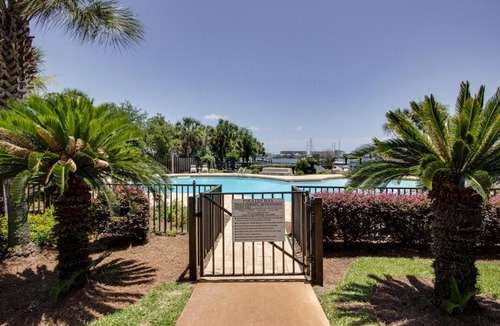 Fort Walton Beach Apartment | Pirates' Bay Marina