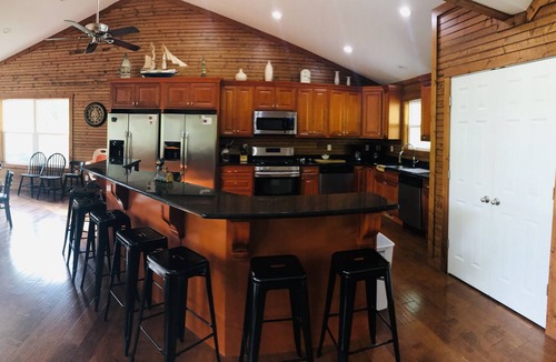 La Follette Cabin | Pirates Cove 9 Bed/9 Bath, large hot tub, private fire pit, double dock