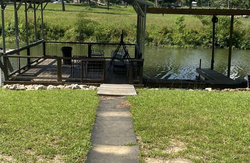 Florien House | Pirates Cove WATERFRONT, Boat House! Fire Pit!