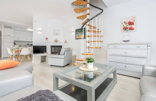 Empuriabrava Ski Chalet | Piscina, mar y centro – Casa ideal para familias