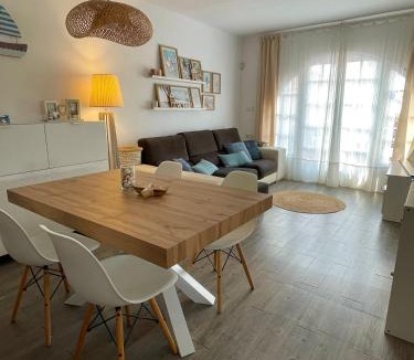 Torredembarra Apartment | Piscina privada de Sal, Cala Canyadell