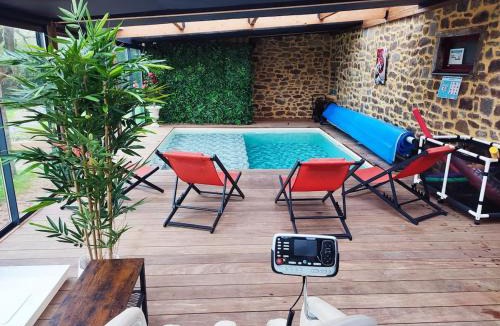 Tinteniac House | Piscine avec La rouyonnaise