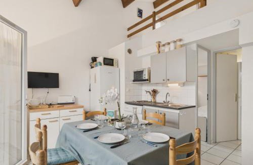Saint-Vincent-sur-Jard House | Piscine commune, terrasse, maison pour 5