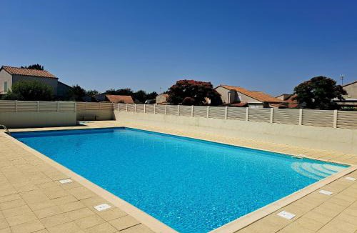 Saint-Vincent-sur-Jard House | Piscine commune, terrasse, maison pour 5