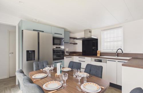Saint-Gilles-Croix-de-Vie Ski Chalet | Piscine chauffée commune, séjour pour 6