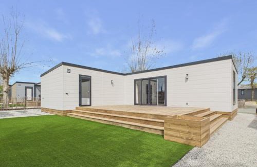 Saint-Gilles-Croix-de-Vie Ski Chalet | Piscine chauffée commune, séjour pour 6