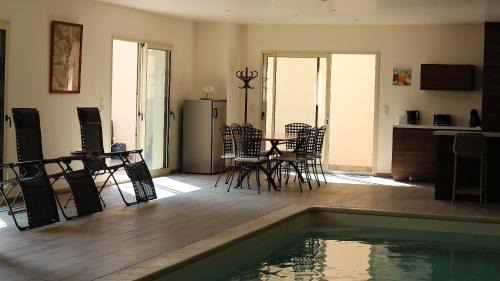 Montainville House | Piscine intérieure privée chauffée 30 min de Versailles