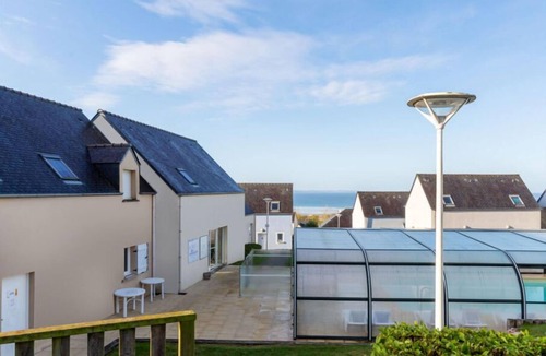 Saint-Nic Condo | Piscine Intérieure, Proche de la Plage !