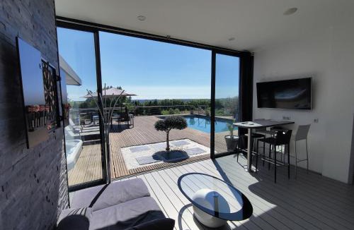 Agen Apartment | Piscine & Spa Privatif Terrasse sans vis à vis ,Sky House Agen,
