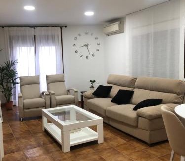 Santa Cruz de la Zarza Apartment | Piso NUEVO Plaza de la Constitución Sta Cruz de la Zarza