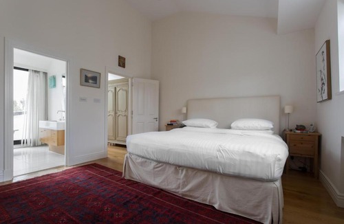 Campden Apartment | Pitt Street by Onefinestay