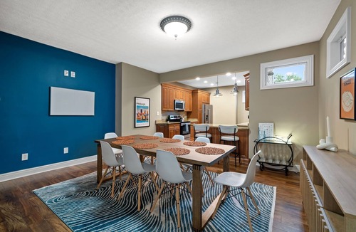 South Side Flats House | Pittsburgh Gem - 5BR - Downtown Deck View