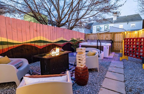 South Side Flats House | Pittsburgh House with Hot Tub, Patio & Free Parking!